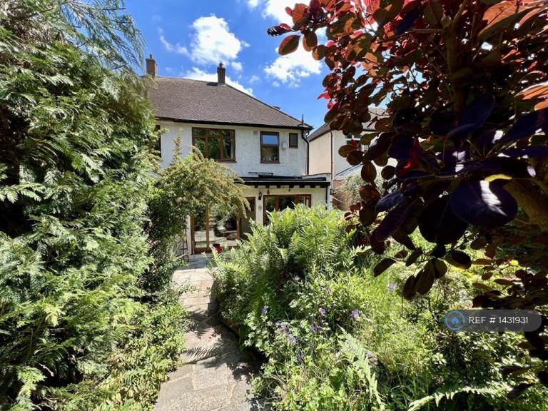3 bedroom house in Auckland Road, London, SE19 (3 bed) (#1431931)