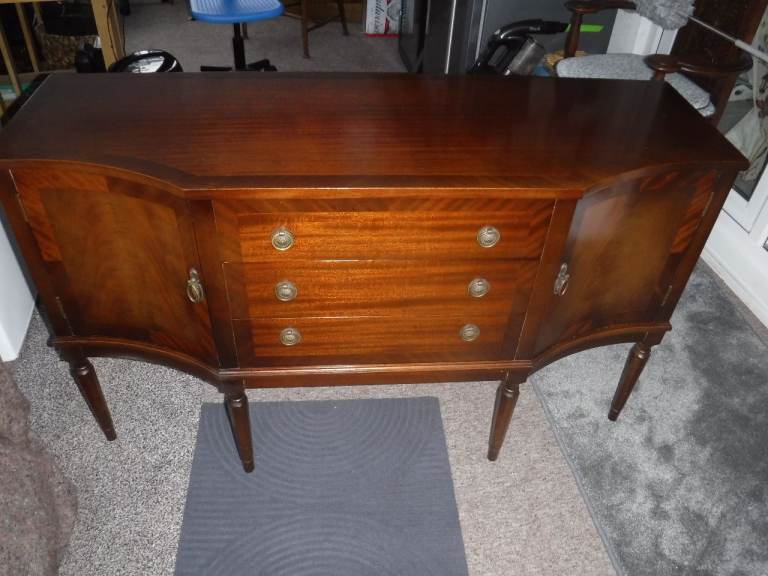 VINTAGE STRONGBOW MAHOGANY SERPANTINE SIDEBOARD V.G.C