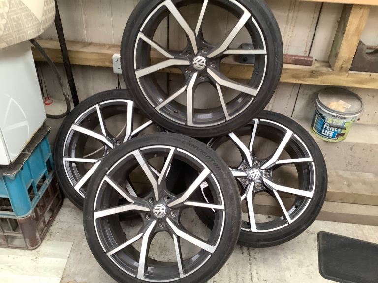 Volkswagen Diamond cut alloy wheels