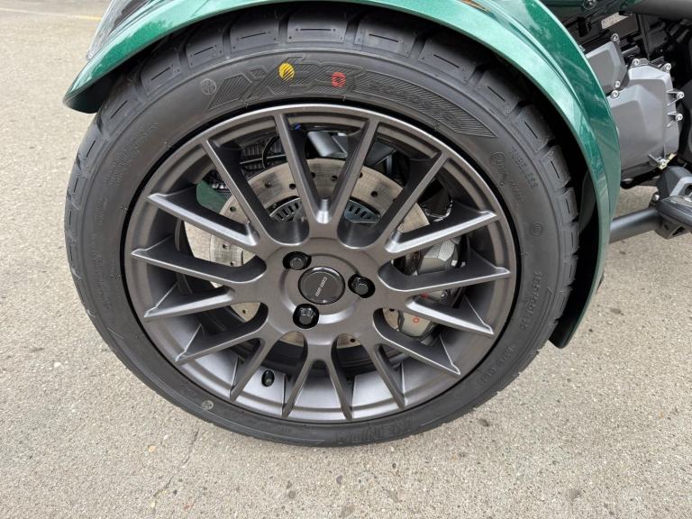2025 Can-Am Spyder F3 Limited 1330cc 6 speed semiauto trike British Racing Green