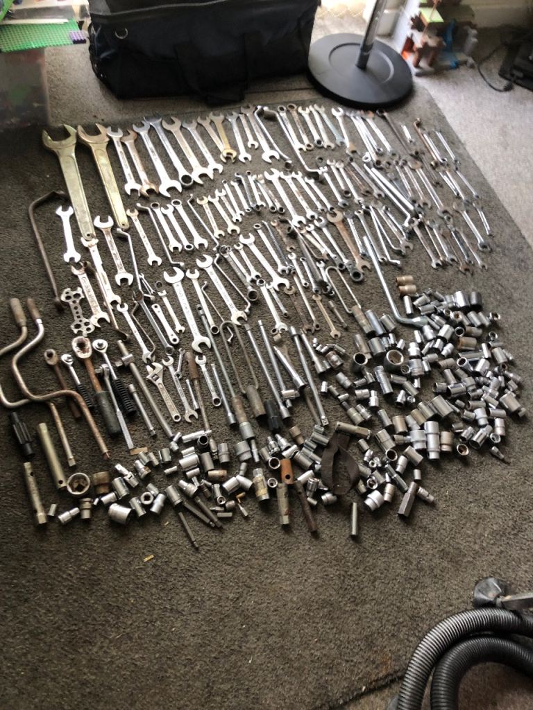 Large job lot of mixed size spanners and sockets ect