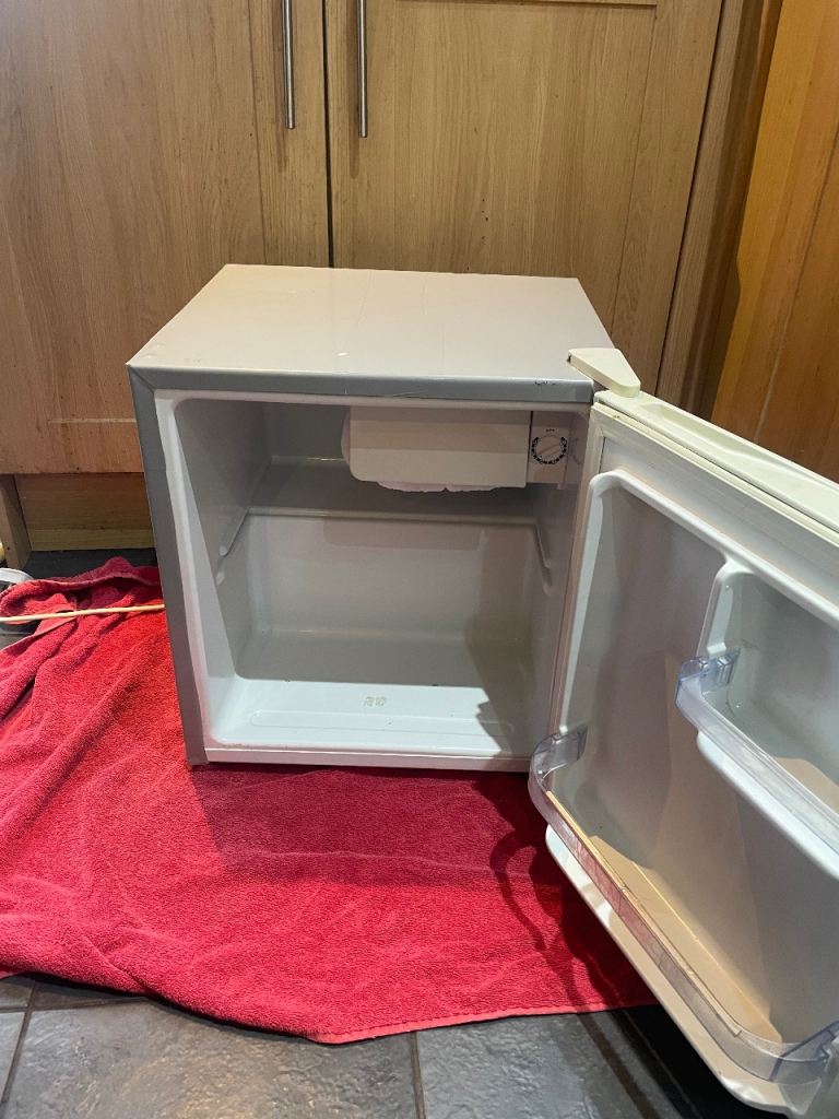 Mini under counter fridge 