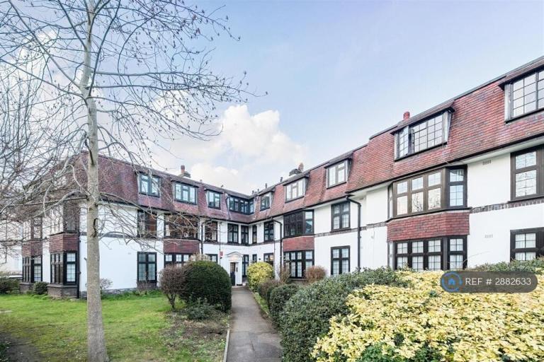 2 bedroom flat in Effingham Lodge, Kingston Upon Thames, KT1 (2 bed) (#2882633)