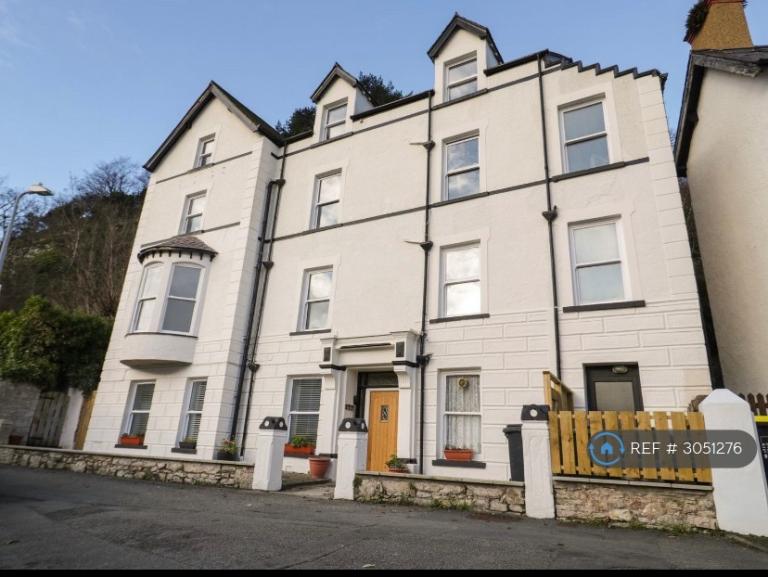 1 bedroom flat in Llwynon Gardens, Llandudno, LL30 (1 bed) (#3051276)