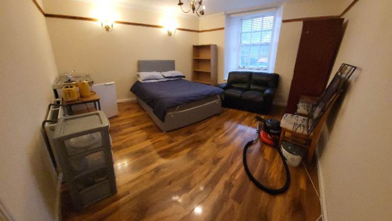 Perth city center bedsit to rent