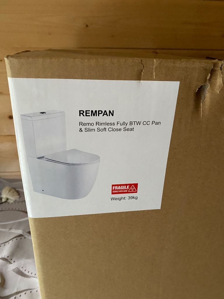 Rempan Remo rimless BTWCC pan and slim soft close seat