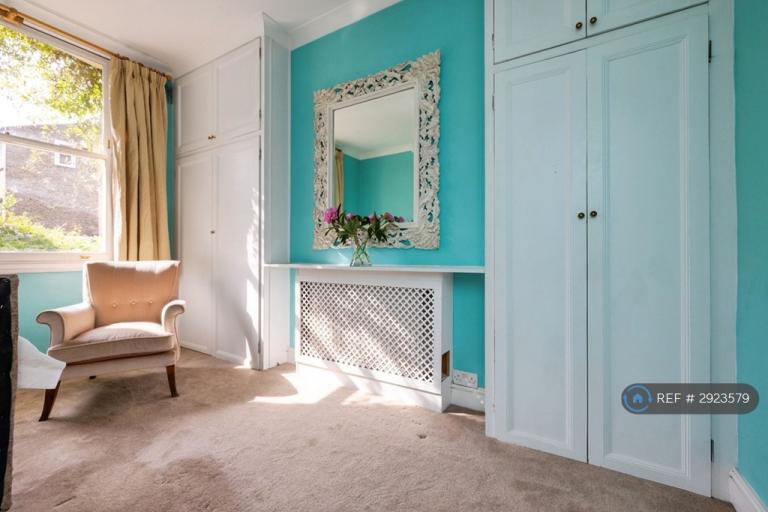 1 bedroom flat in Kennington Park Road, London, SE11 (1 bed) (#2923579)