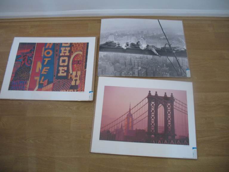 3 sealed posters , Manhattan Bridge, Las Vegas, Radio City workers nap 40 x 50 cm