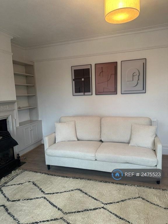 2 bedroom flat in Muswell Hill Broadway, London, N10 (2 bed) (#2475523)