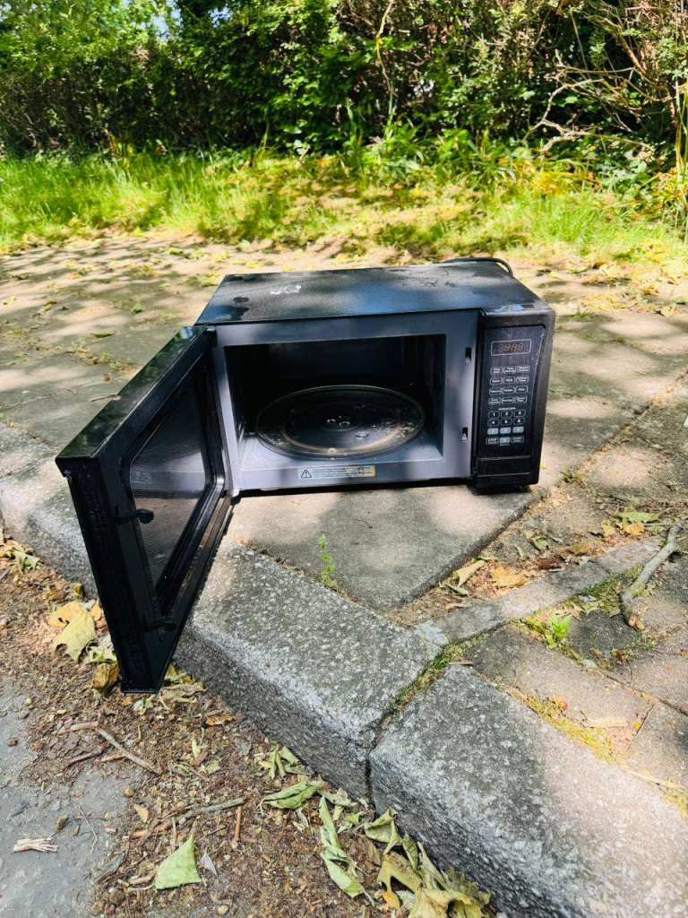 Microwave oven perfectly working 