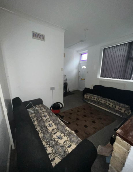 Modern 2-Bedroom House | Furnished | Fitted Kitchen | Parking | Keighley, West Yorkshire -BD21