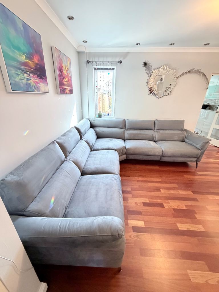 Corner sofa 297 x 297 cm    (Sofology)