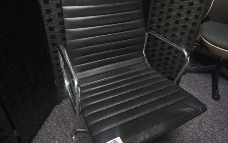 Secondhand Black leatherette Swivel Meeting Chair- Ribbed Auto-Return Swivel Chair