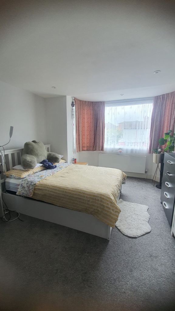 newly refurbished Large Room - WEMBLEY - 
