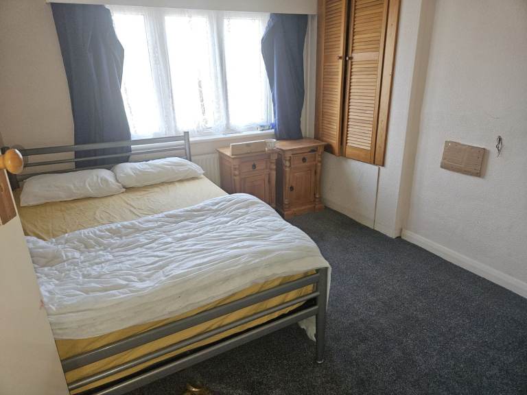 Large double room in refurbished house with separate toilet