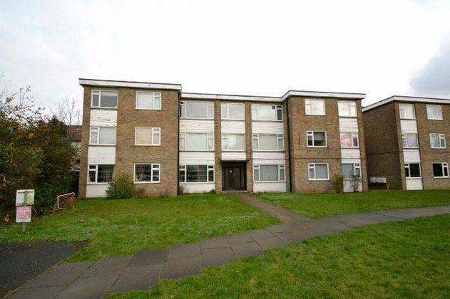2 bedroom flat in Romford in Ferguson Court
