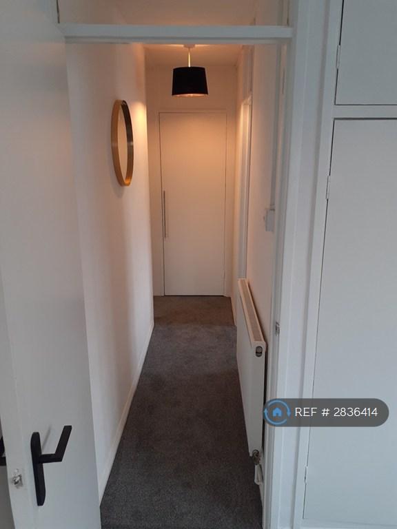 2 bedroom flat in Elmdene Court, London, SE18 (2 bed) (#2836414)