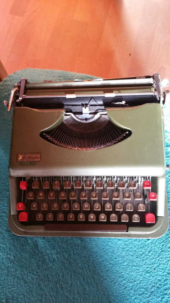 Used Organizzazione Pozzi Italian Type writer with certificate