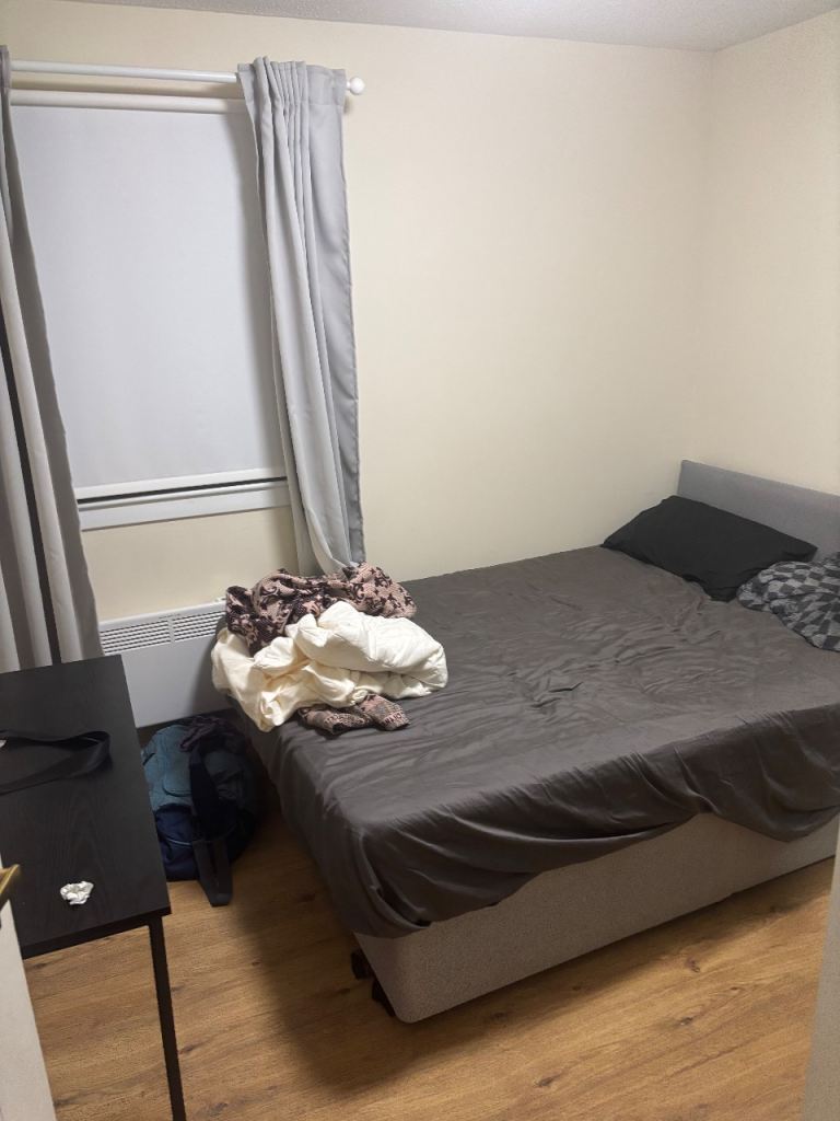 Double bedroom available 