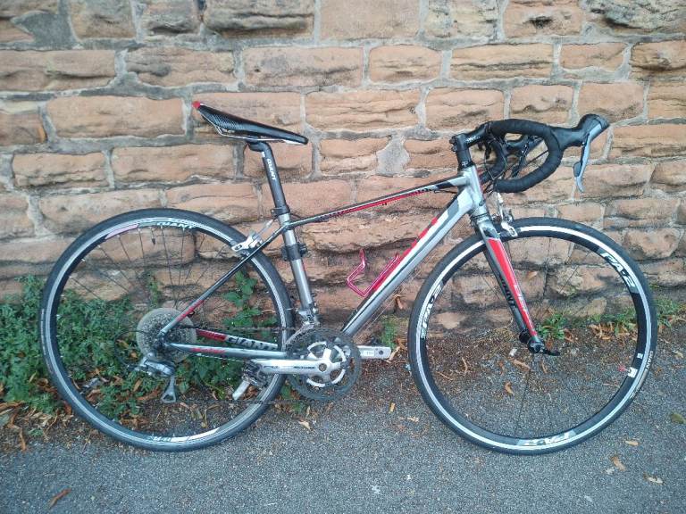 GIANT DEFY XS Small Adults Teens Light Weight Road Bike 700c MINT