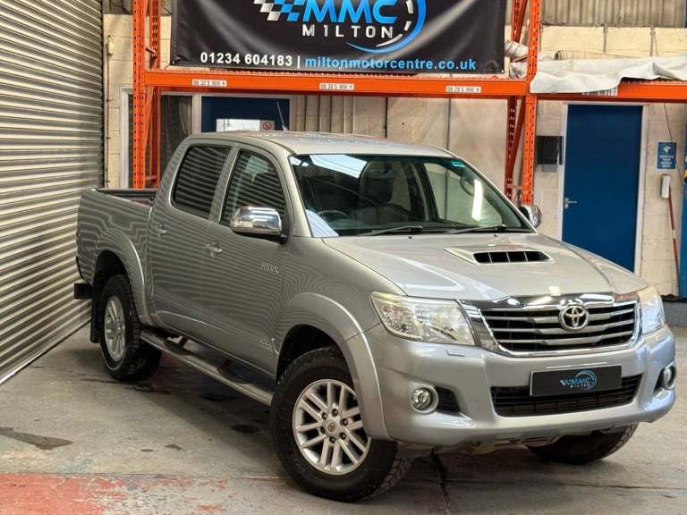 Toyota Hilux 3.0 D-4D Invincible Auto 4WD Euro 5 4dr Diesel Automatic