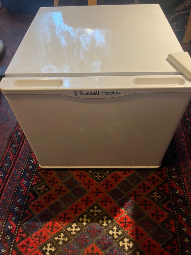 Mini fridge- Russell Hobbs 