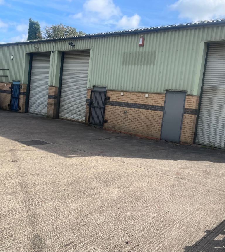 1200 sq feet industrial unit to let in Aldridge 