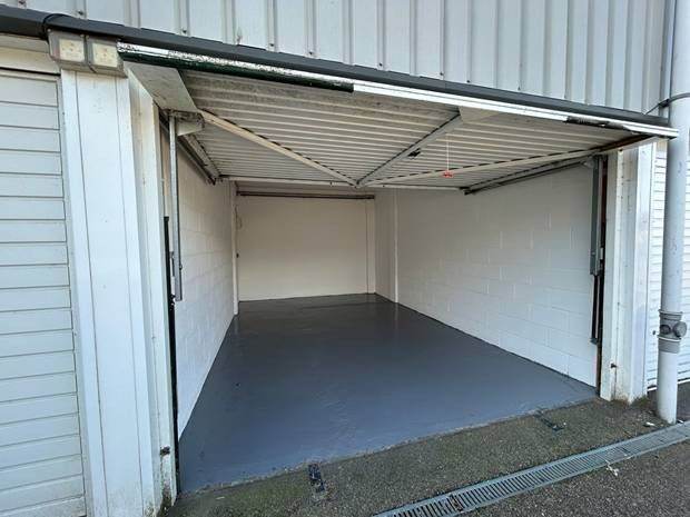 237 sq ft Business / Storage Unit to Let | £125 per week | Tolpits Lane