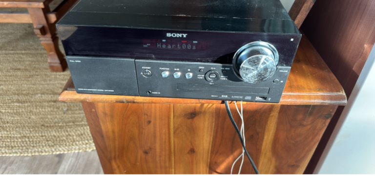 Sony stereo (no speakers) 
