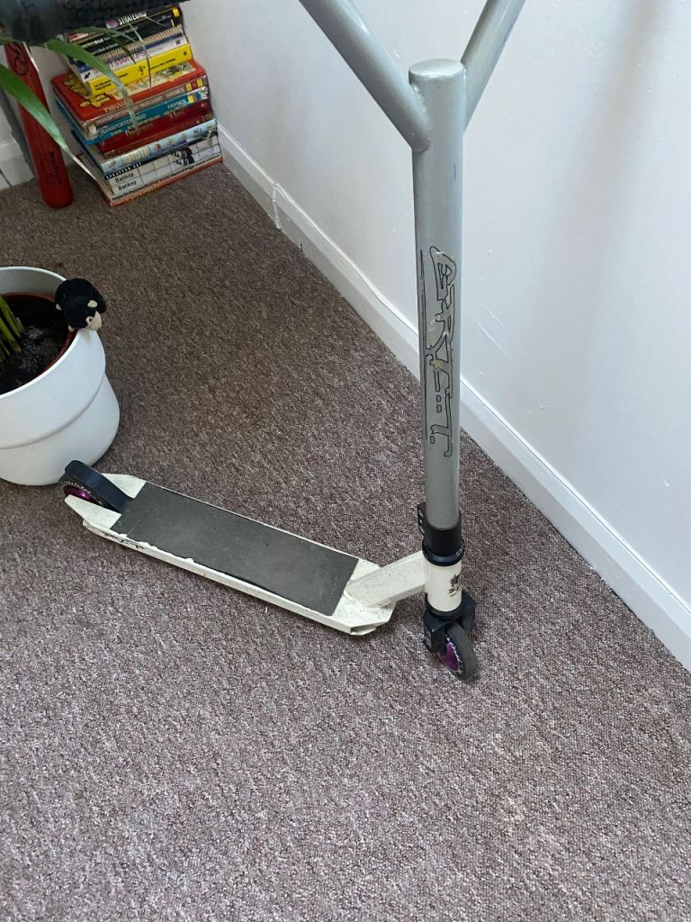Gritty Reapers Stunt Scooter – White, Good Condition
