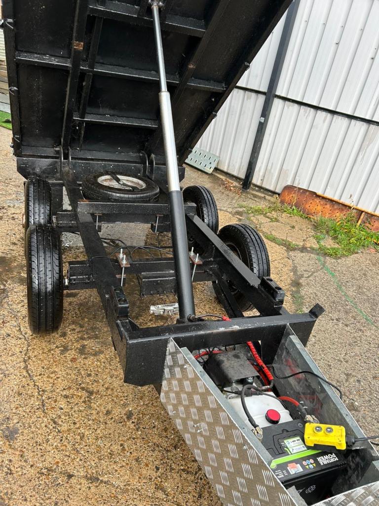 Hydraulic tipper trailer 