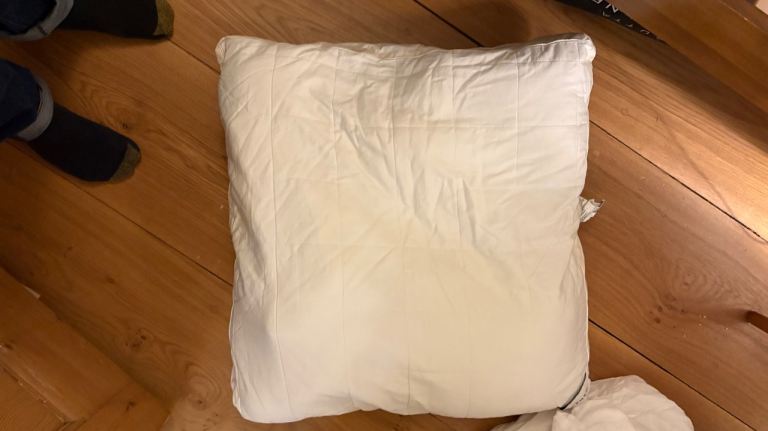 2 square pillows