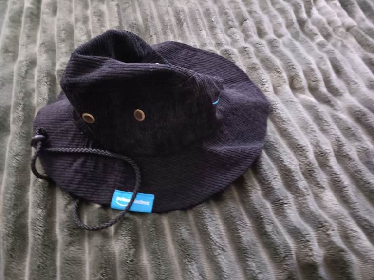 Amazon hat