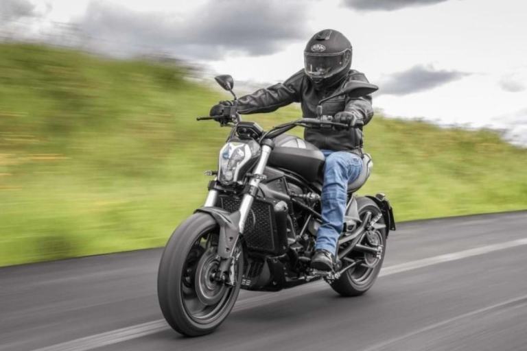 Benelli 502 C Cruiser Custom Motorcycle 500cc A2 Low Seat Like Ducati Diavel