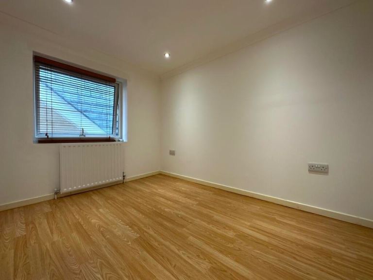 Beautiful 4/5 bedroom detached house Pollokshields 