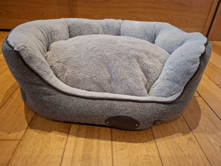 Wainwrights Dog Bed Medium Size
