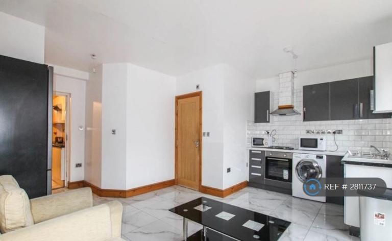 1 bedroom in Beaconsfield Road, Southall, UB1 (#2811737)