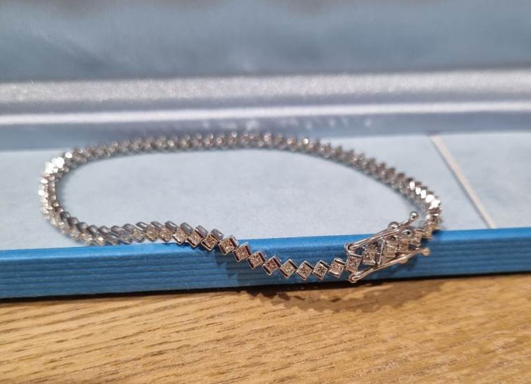 Gold 14ct Diamond tennis bracelet. 