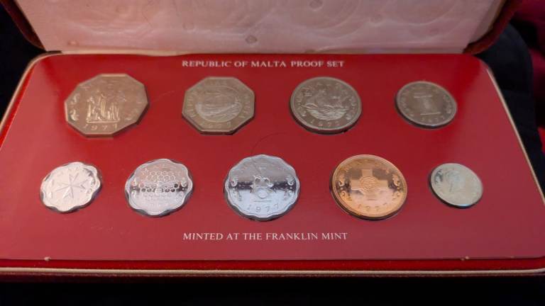 Rare coins alert!! 1977 Republic of Malta Proof Decimal Coins. Franklin Mint.   