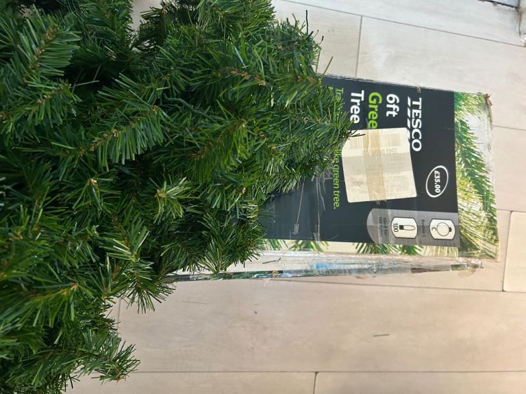 Christmas tree & garland 