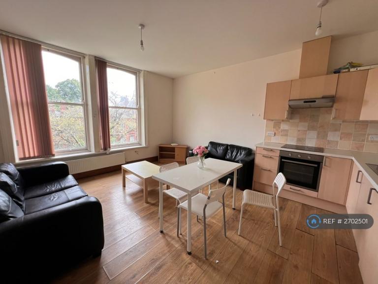 3 bedroom flat in Hyde Terrace, Leeds, LS2 (3 bed) (#2702501)