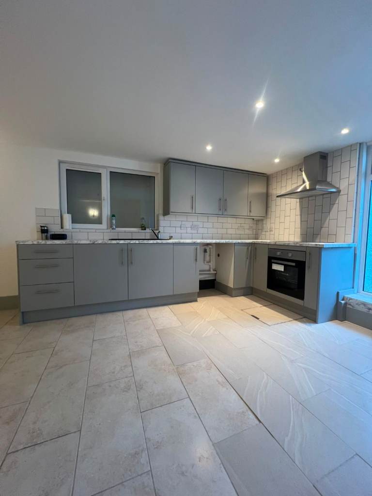Studio Flat off Narborough Road £675 PM