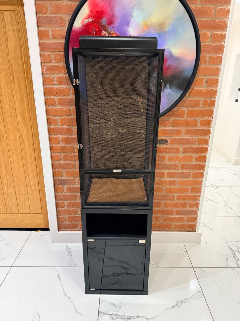 Reptile Mesh Enclosure, Stand, UVB Light & Background. Terrarium. Vivarium. Chameleon. Gecko.