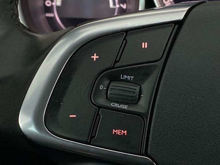 2017 DS Automobiles Ds4 Prestige Puretech S/s 4 Puretech Prestige S/S Hatchback PETROL Manual