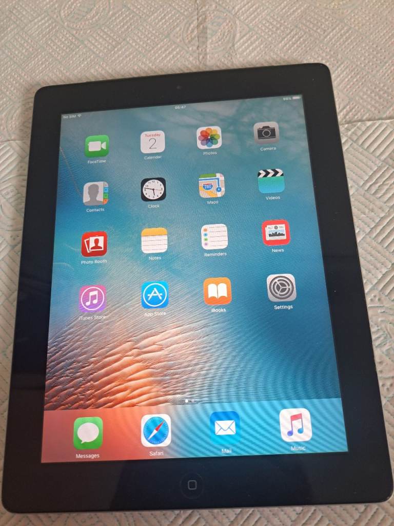 Apple iPad 2nd Generation Black 16Gb Model A1396 WiFi + Cellular 3G