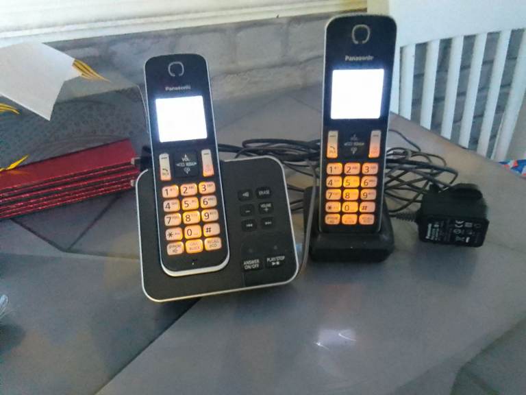 PANASONIC CORDLESS HOUSE PHONES AND ANSWERING MACHINE