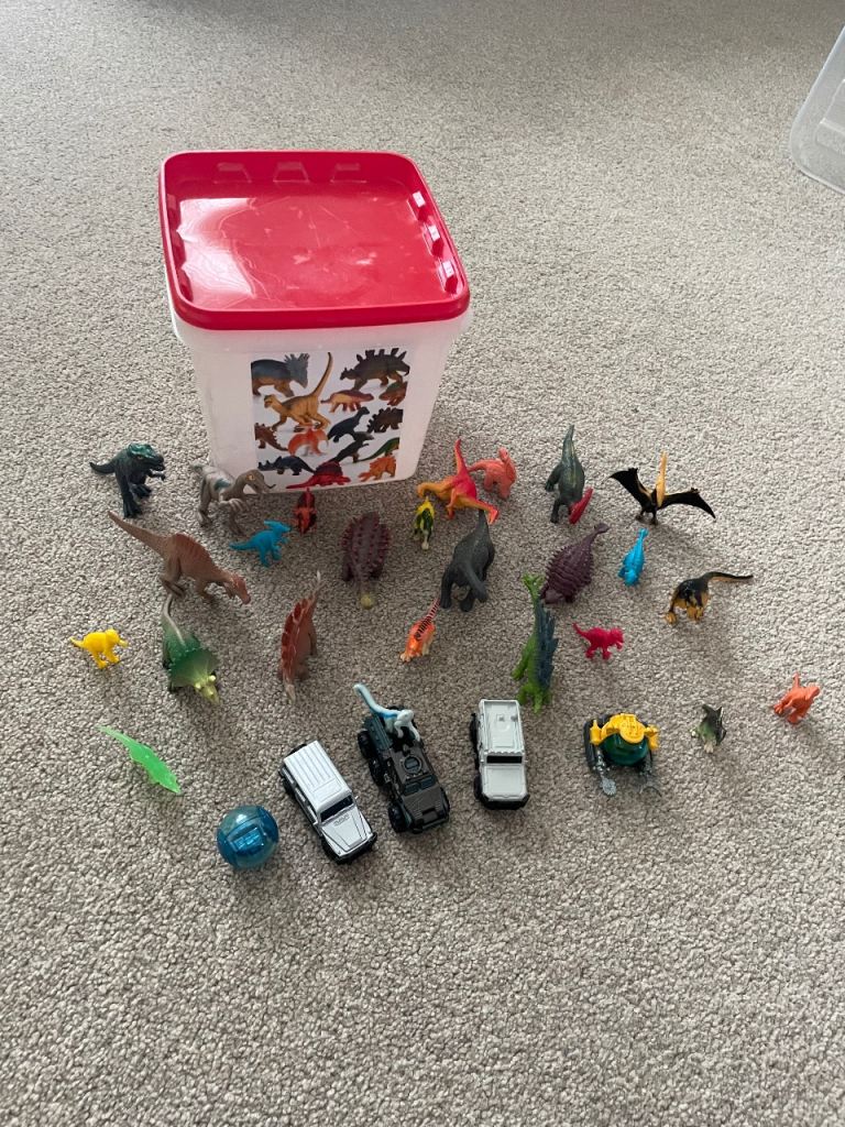 Dinosaurs & Jurassic Vehicles  