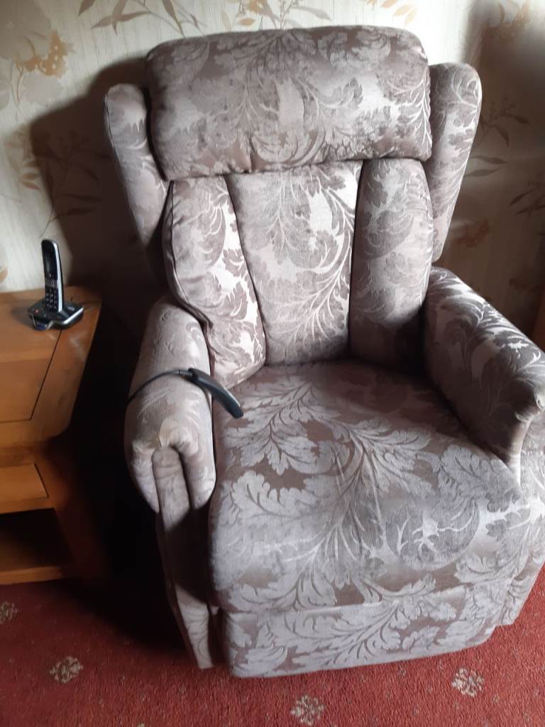 Electric riser Recl, £35.00 for Sale in Livingston, West Lothian | Gumtree