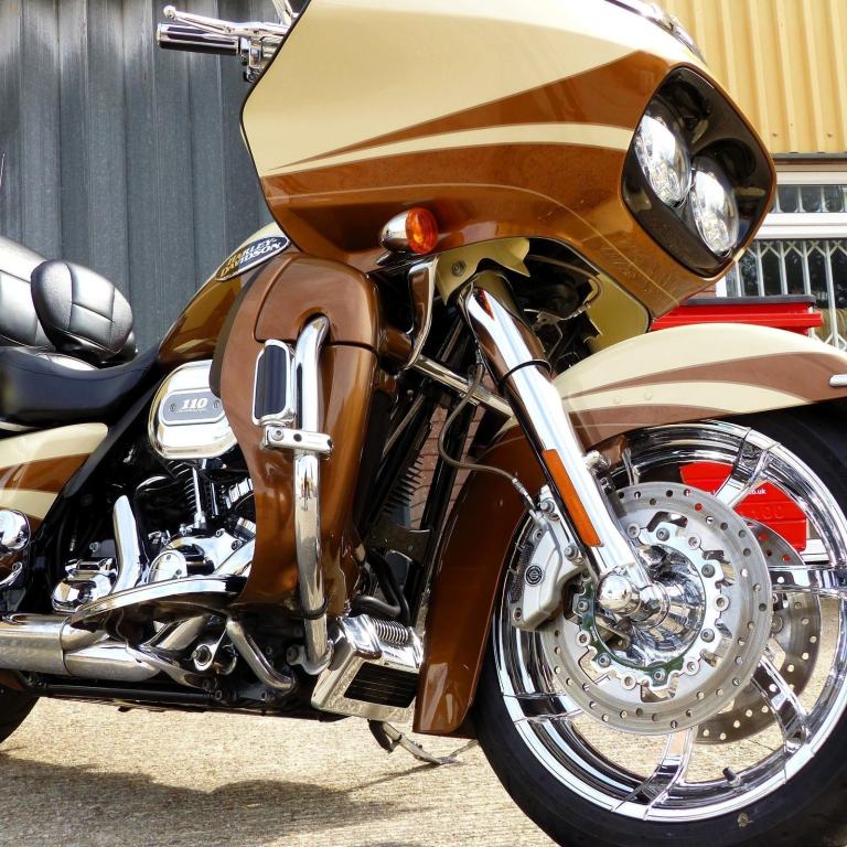 Harley Davidson FLTRUSE CVO Road Glide Ultra 1801cc – Rare collectors machine.