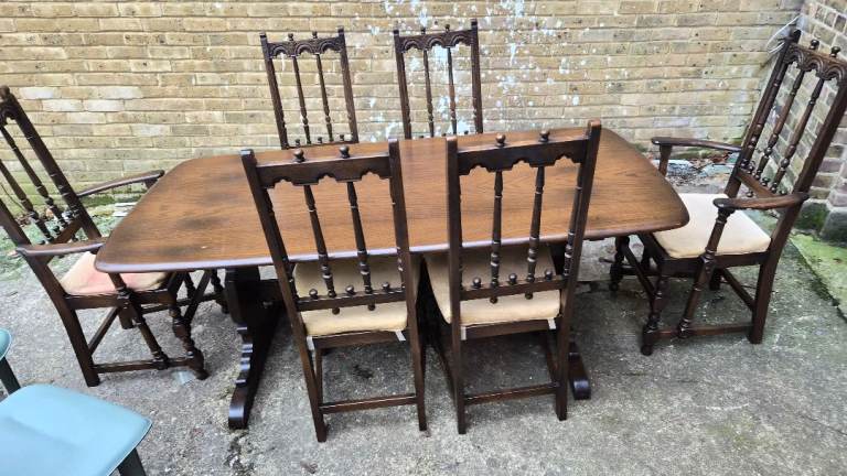 Beautiful Ercol dining table & 6 chairs